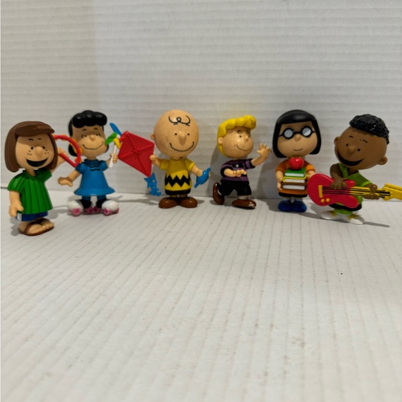 charlie brown peanuts figurines - Picture 3 of 3
